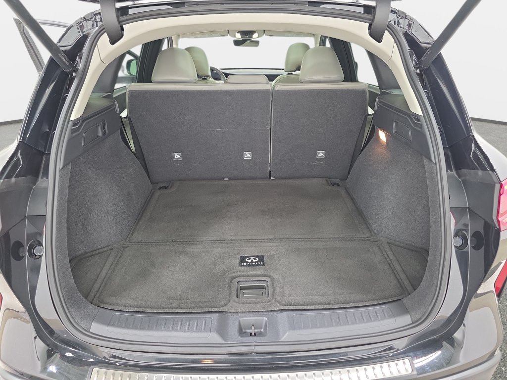 Certified Used 2023 Mineral Black INFINITI SENSORY AWD image 32