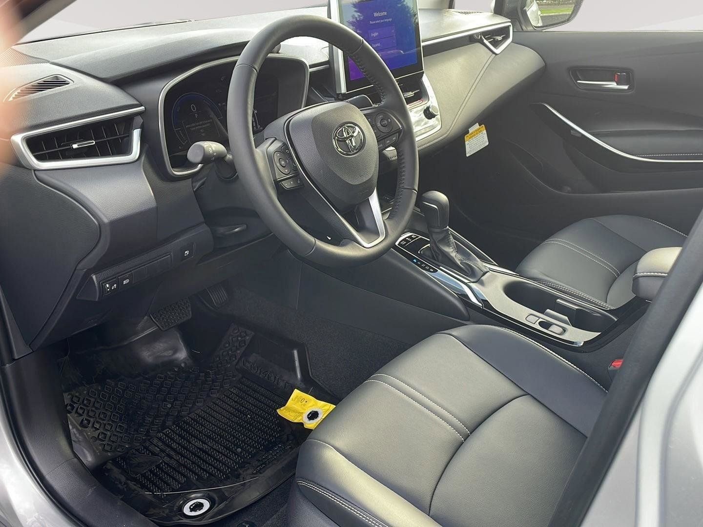 2025 Toyota Corolla LE - Photo 11
