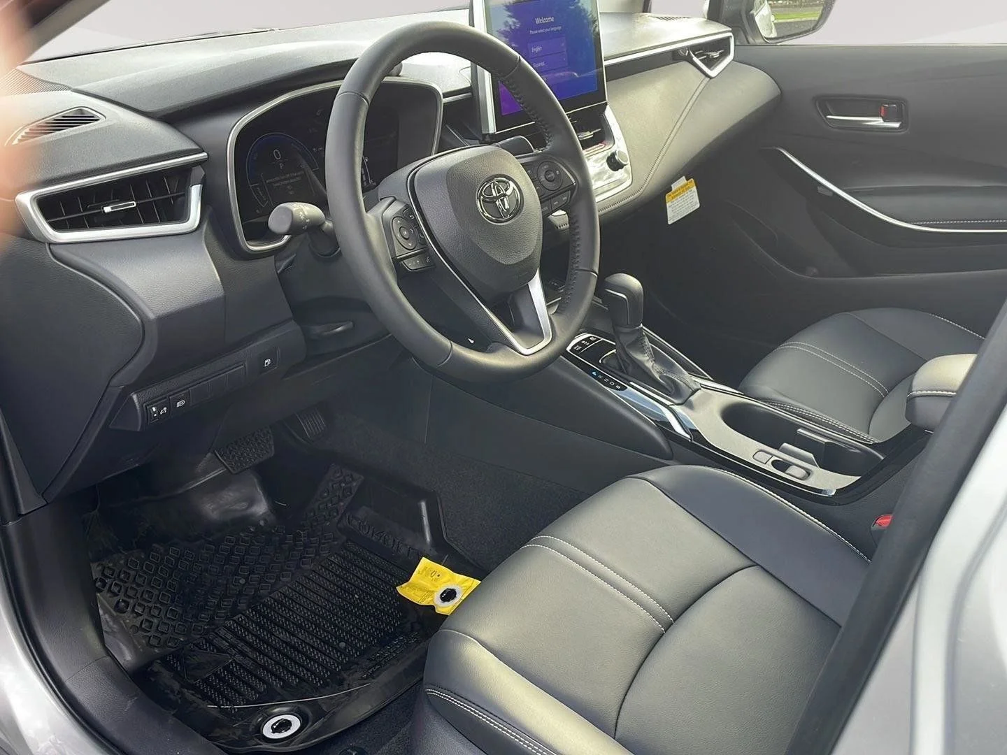 2025 Toyota Corolla LE - Photo 11