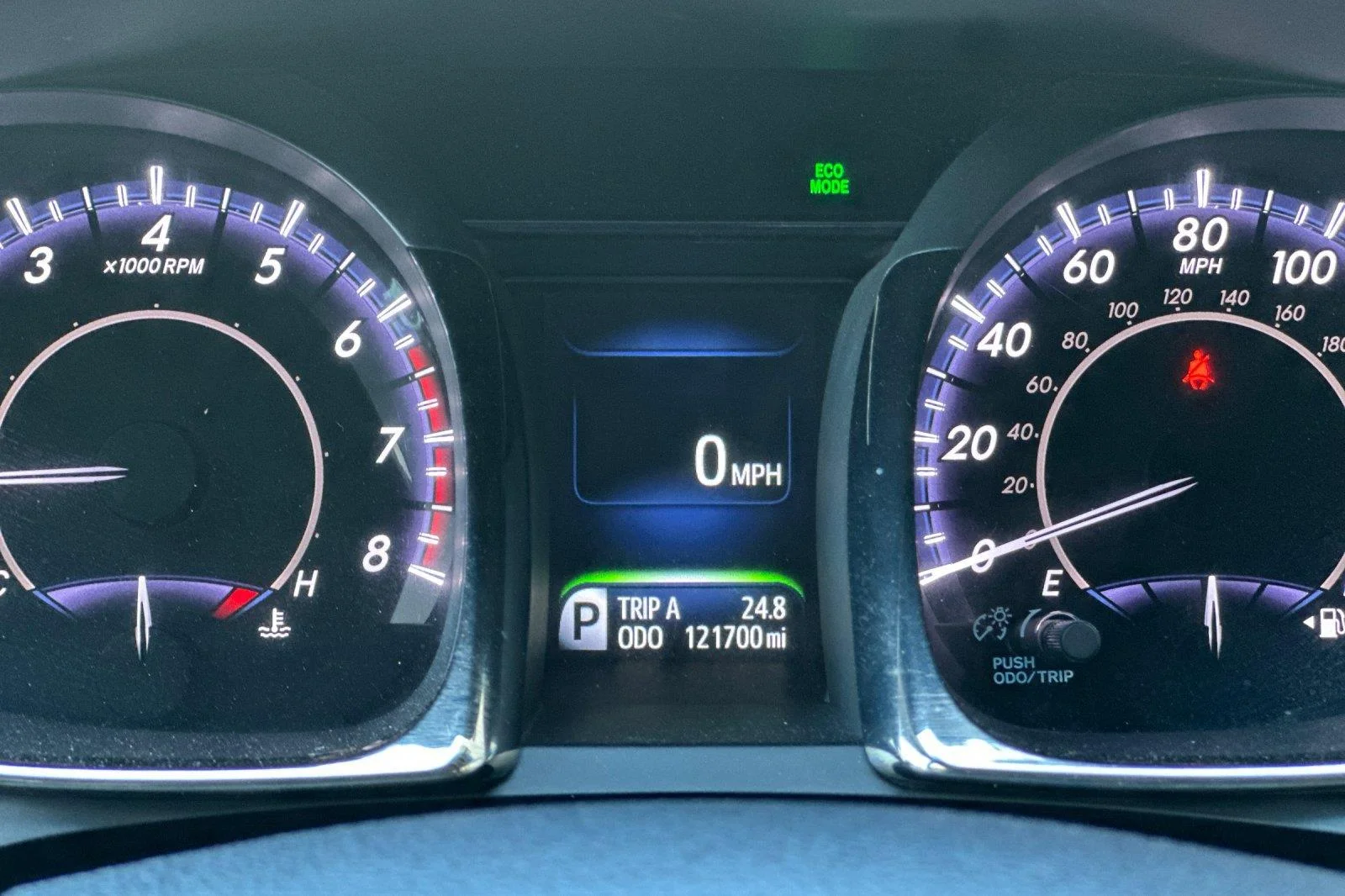 Used 2014 Creme Brulee Mica Toyota XLE Touring image 24