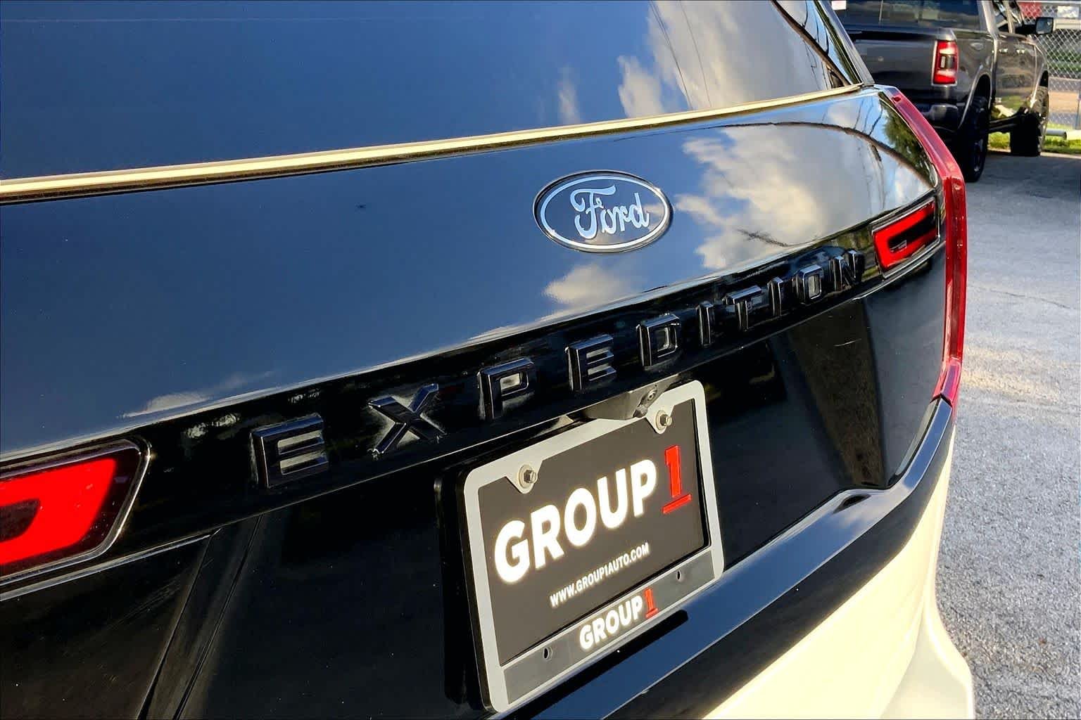 Used 2025 Space Silver Ford Platinum image 31