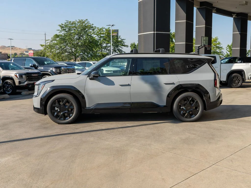 New 2026 Wolf Gray Kia Land AWD image 4