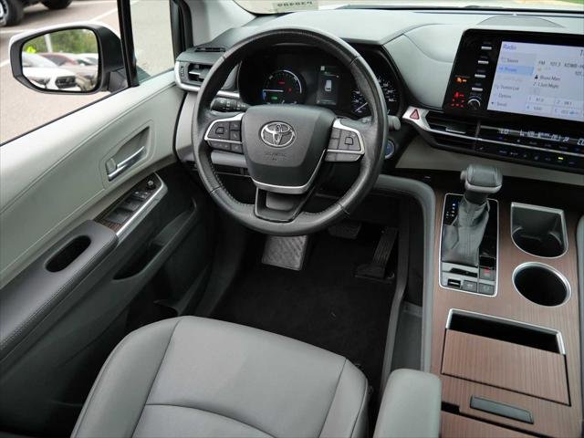 Certified Used 2022 WIND CHILL PEARL Toyota  image 10
