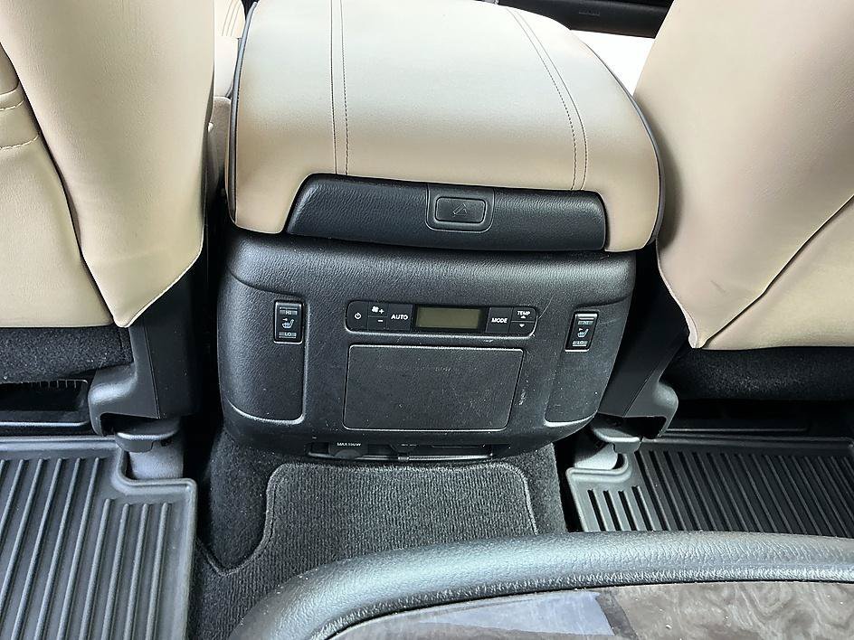 Used 2023 Aspen White Tricoat Nissan Platinum image 29