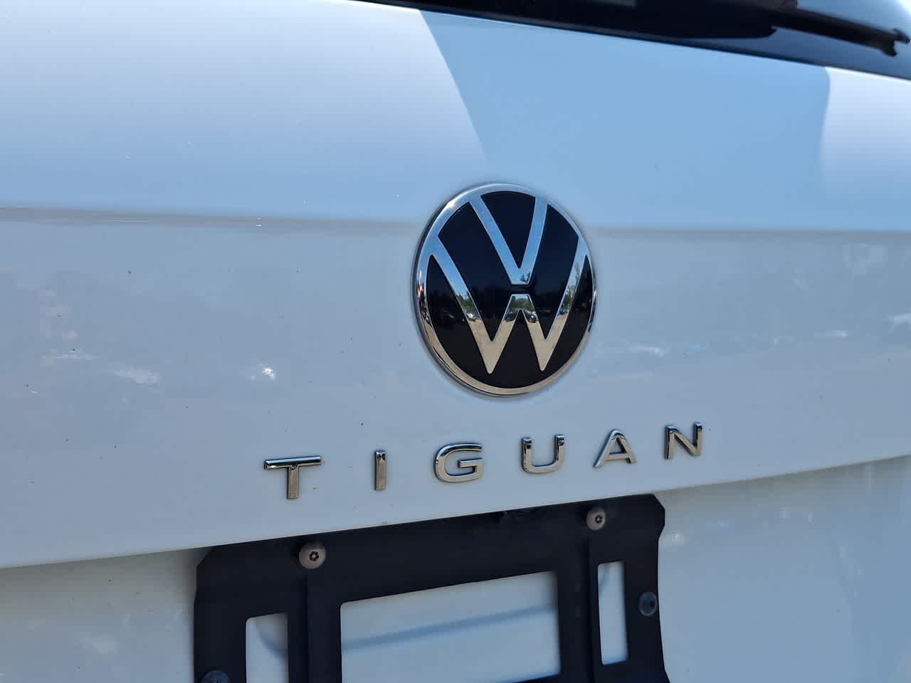 Certified Used 2024 Pure White Volkswagen SE image 28