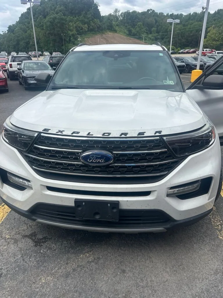 Used 2020 White Ford XLT image 1