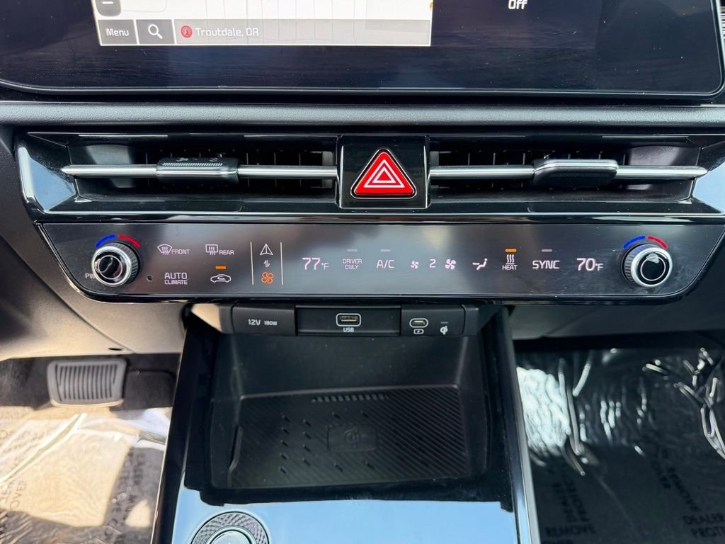 Used 2023 Fire Orange Kia Wind image 22