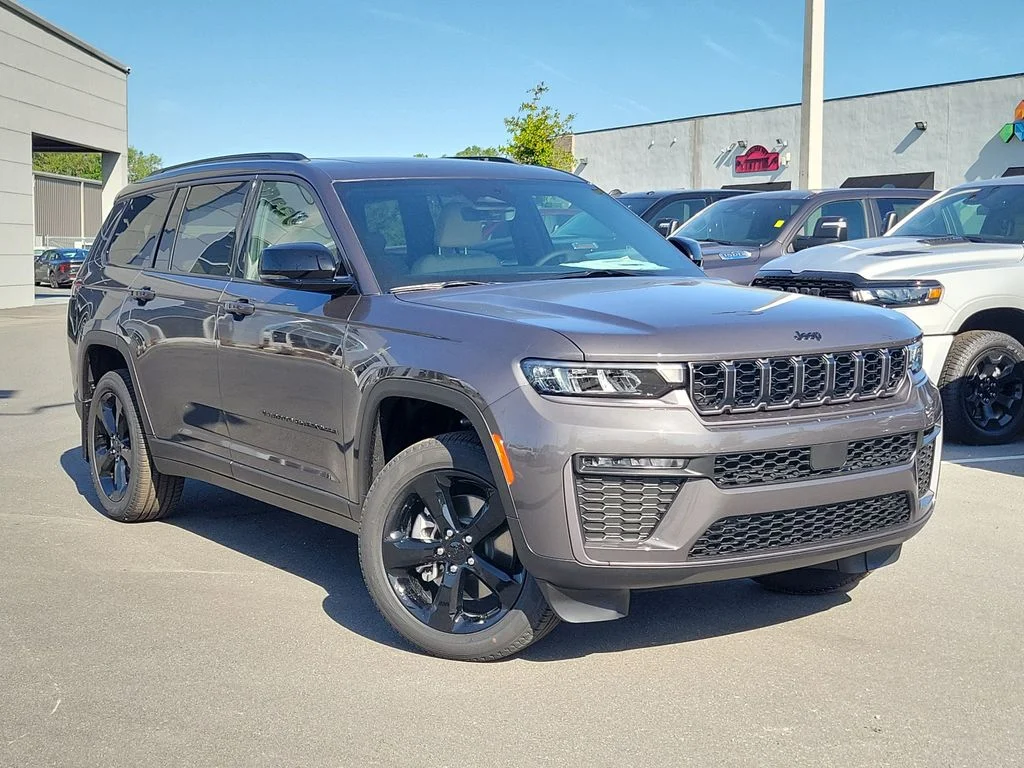New 2026 Baltic Gray Metallic Clear-Coat Exterior Paint Jeep Limited image 36