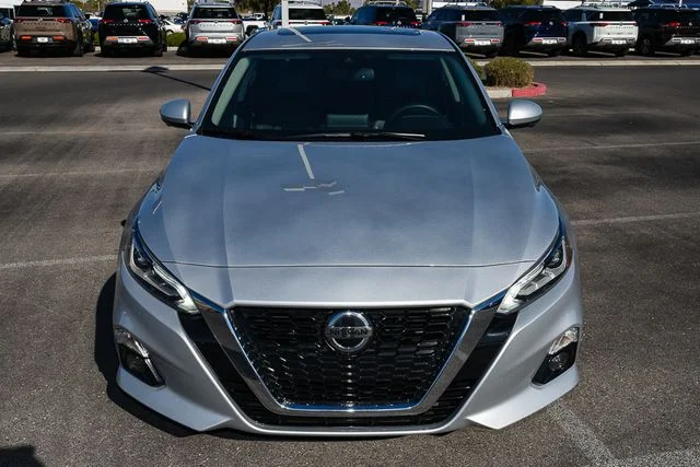 Used 2019 Silver Nissan 2.5 Platinum image 9