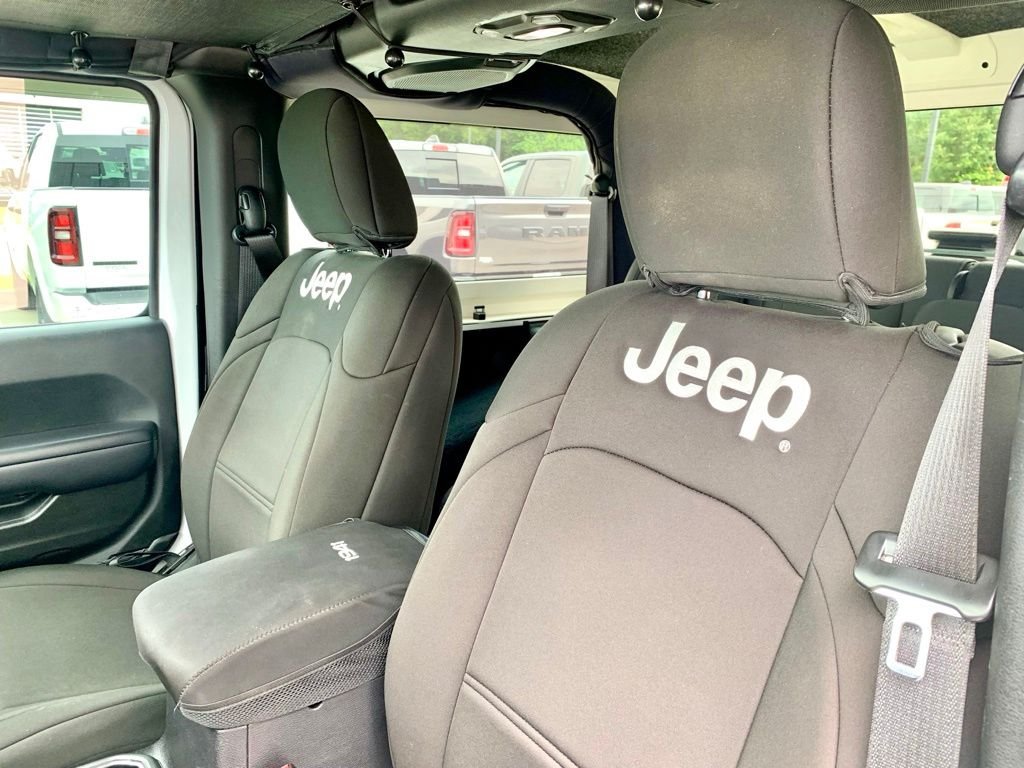 Used 2018 White Jeep Sport image 15