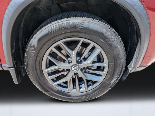 Used 2021 Red Nissan S image 11