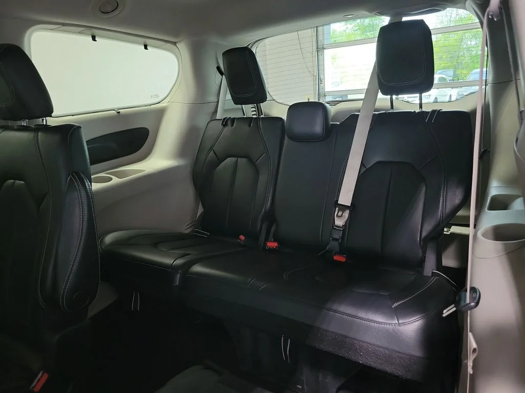 Used 2022 Black Chrysler Touring L image 26