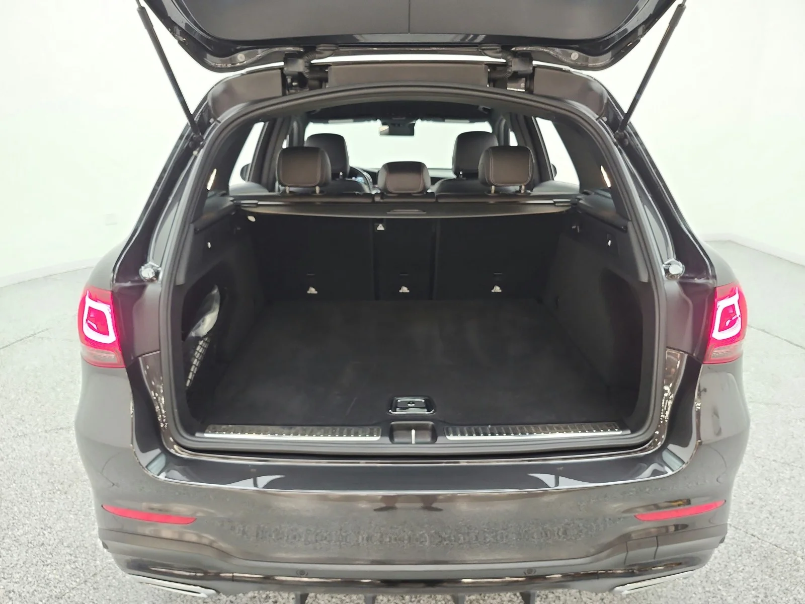 Used 2022 Graphite Grey Metallic Mercedes-Benz GLC 300 SUV image 18