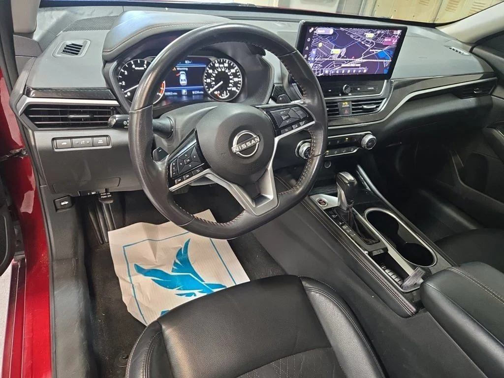 Used 2024 Red Nissan 2.5 SR image 6