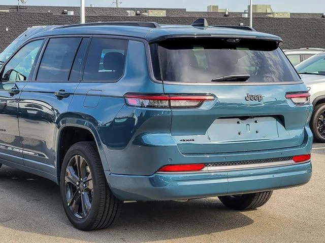 New 2027 Steel Blue Paint Jeep Limited Reserve image 6