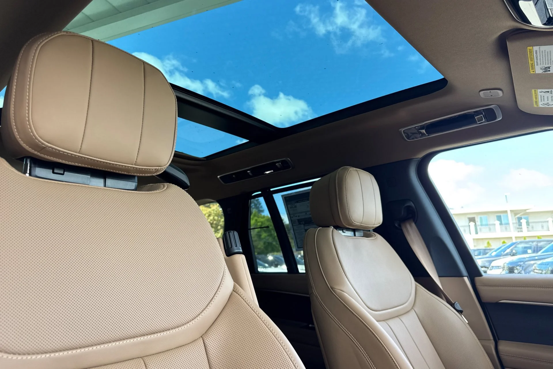New 2026 Carpathian Grey Land Rover SE image 19