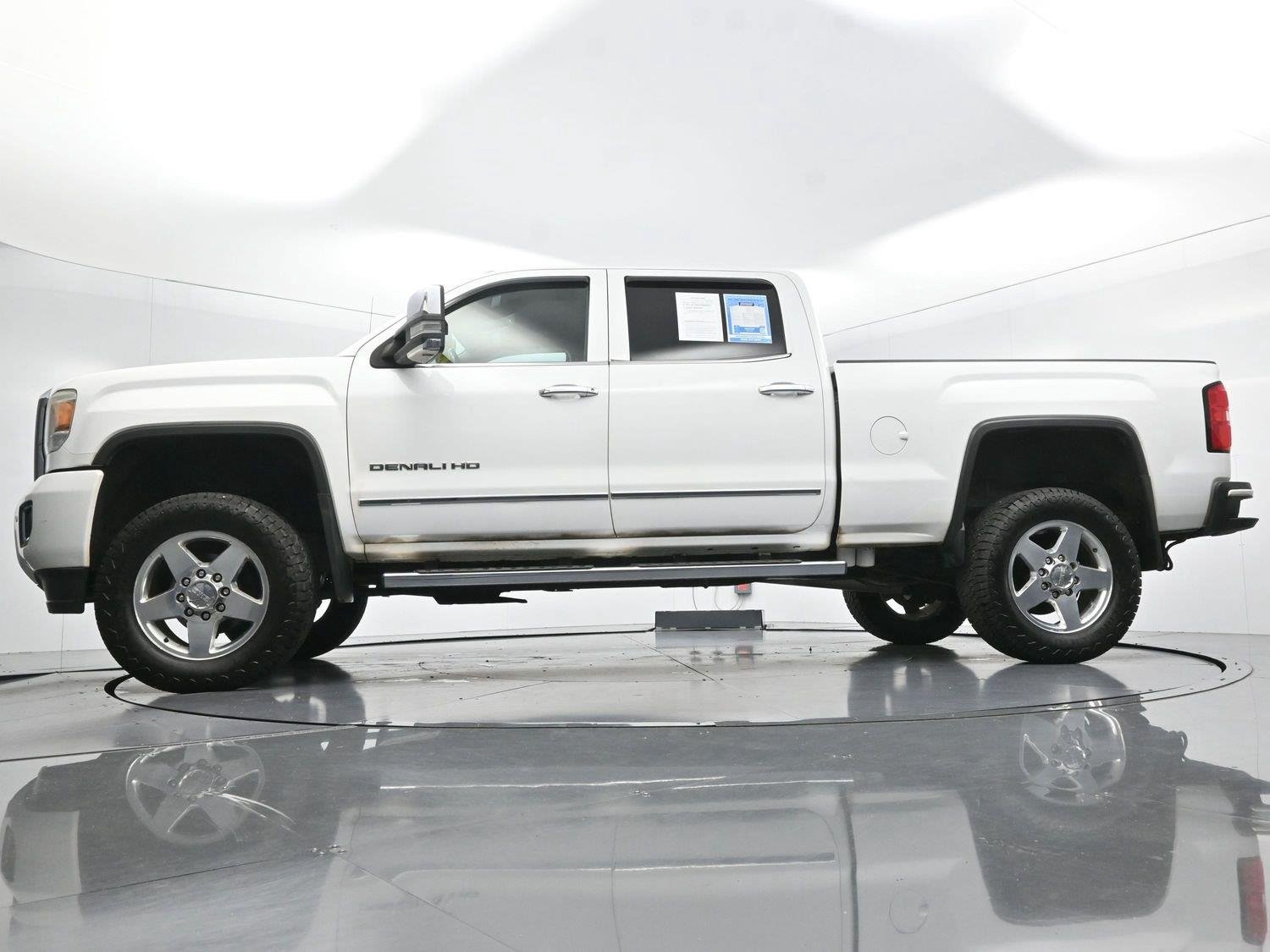 Used 2015 Summit White GMC Denali image 44
