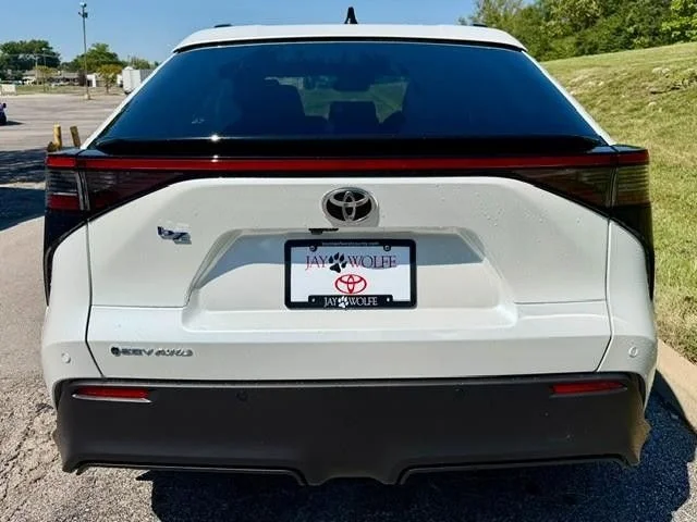 New 2026 Wind Chill Pearl Toyota XLE image 6