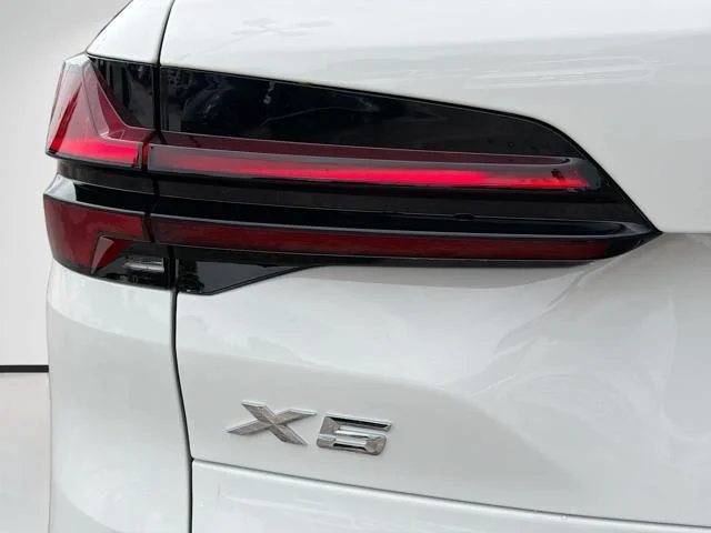 New 2026 Alpine White BMW xDrive40i image 10