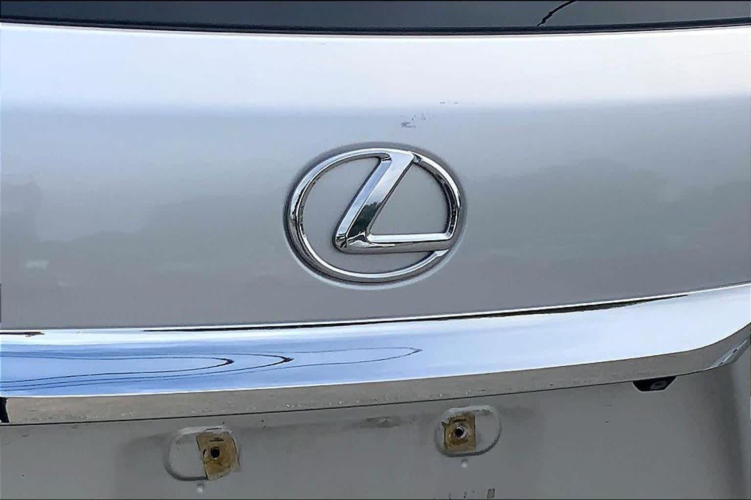 Used 2015 Silver Lining Metallic Lexus  image 30