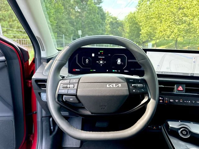 Used 2025 Red Kia Light image 14