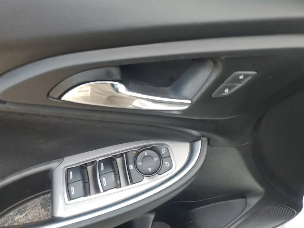 Used 2019 White Chevrolet LT image 16