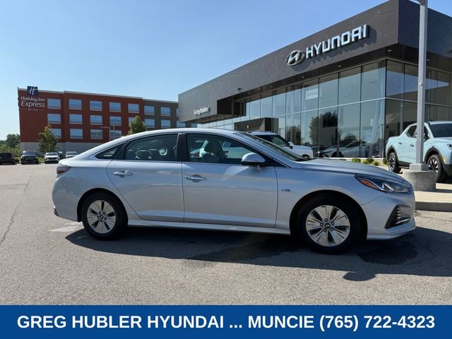 Used 2019 Silver Hyundai SE image 1
