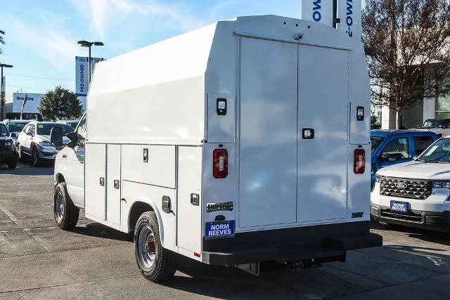 New 2026 Oxford White Ford E-350 SRW image 42