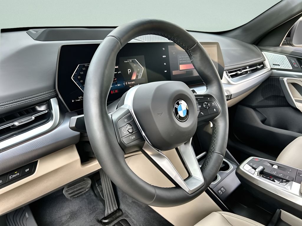Used 2025 Black BMW xDrive28i image 18
