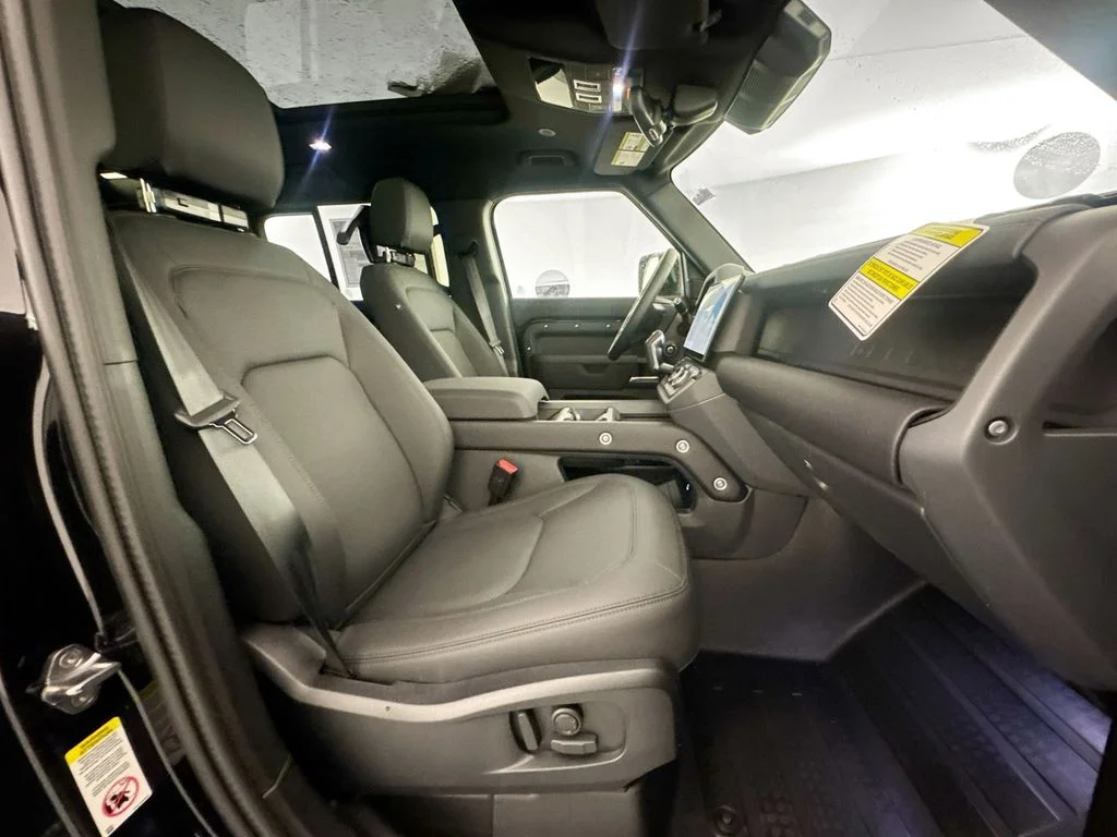 New 2026 Santorini Black Land Rover X-Dynamic SE image 27