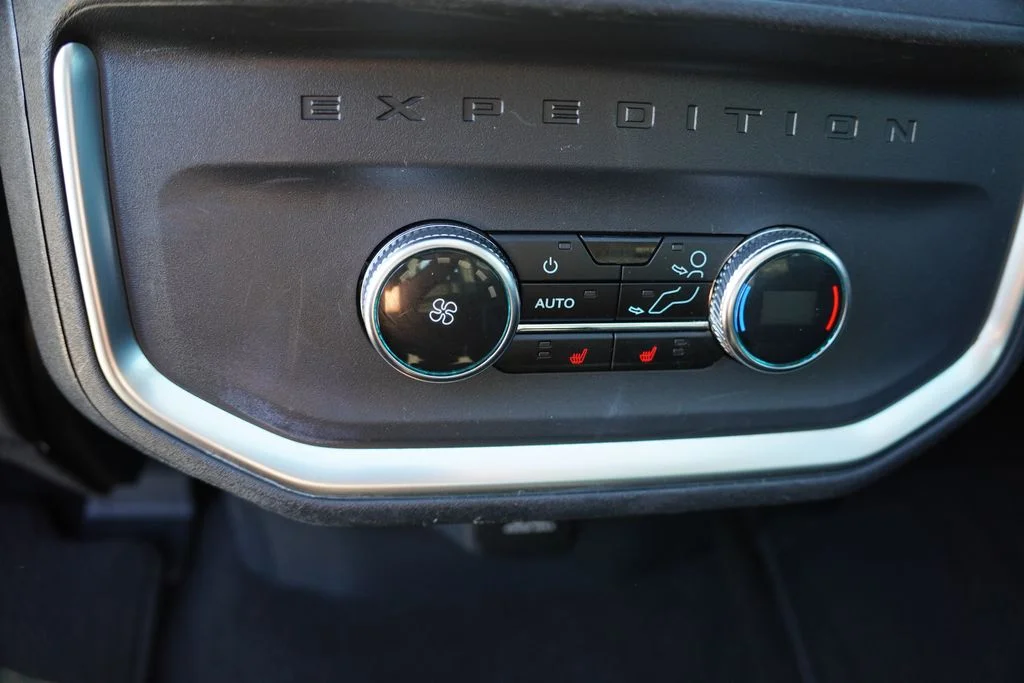 Used 2025 Silver Ford Platinum image 21