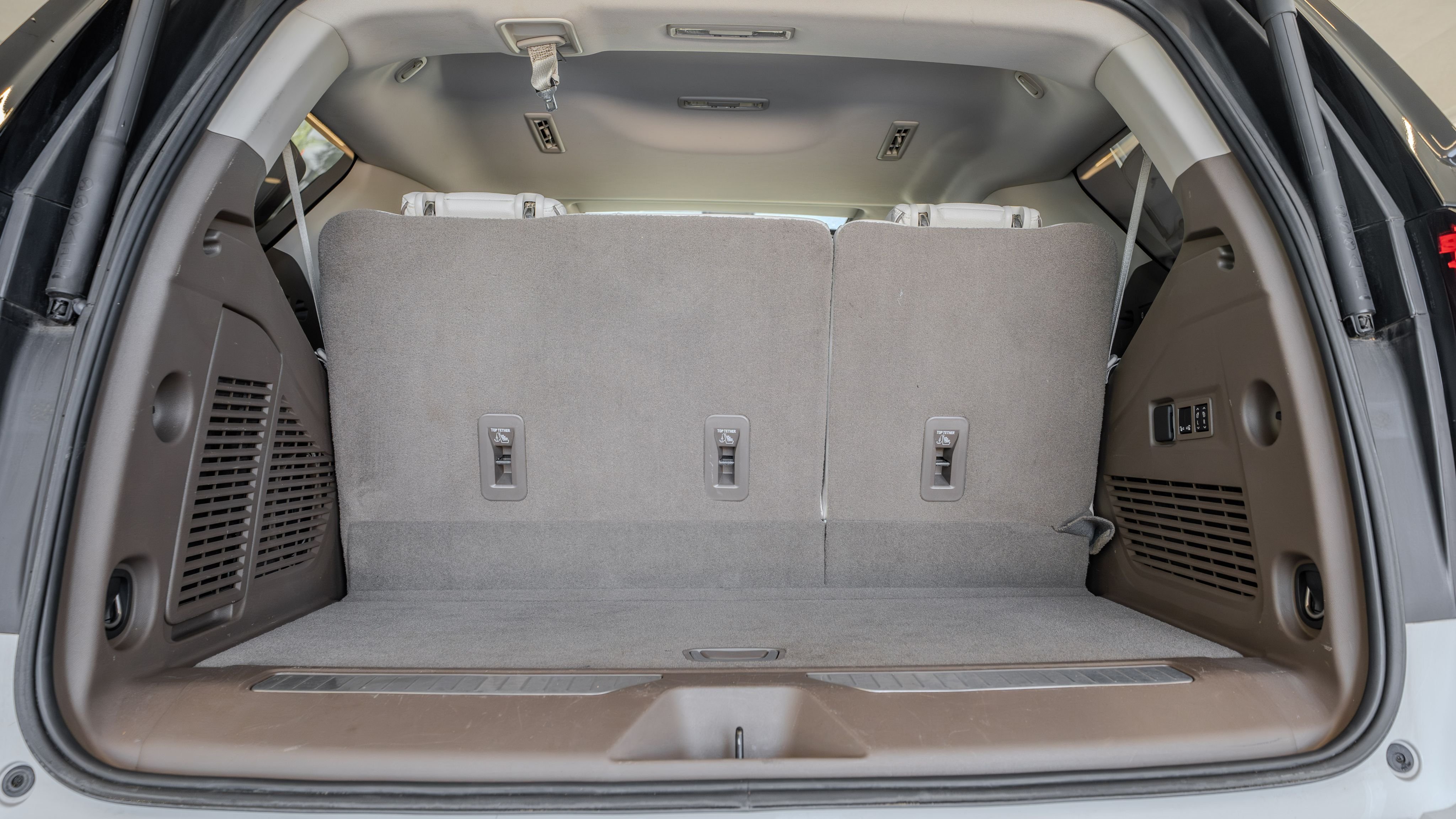 Used 2021 Summit White GMC Denali image 34