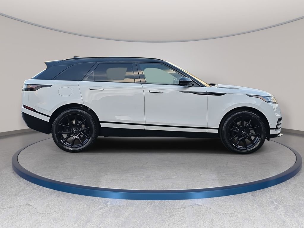 New 2026 Fuji White LAND ROVER Dynamic SE image 4