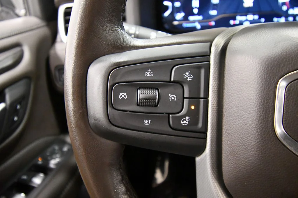 Used 2022 White GMC Denali image 20