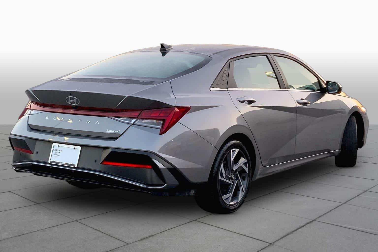 Used 2024 Fluid Metal Hyundai Limited image 12