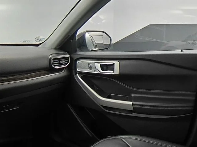 Used 2021 White Ford Limited image 40