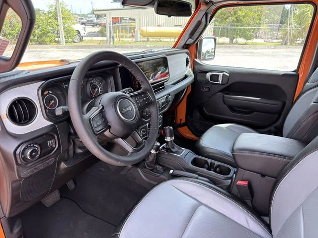 Used 2025 Orange Jeep Sport S image 17