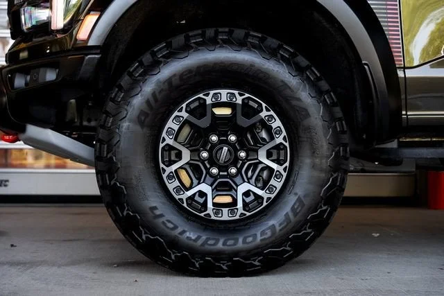 Used 2025 Shelter Green Ford Raptor image 14