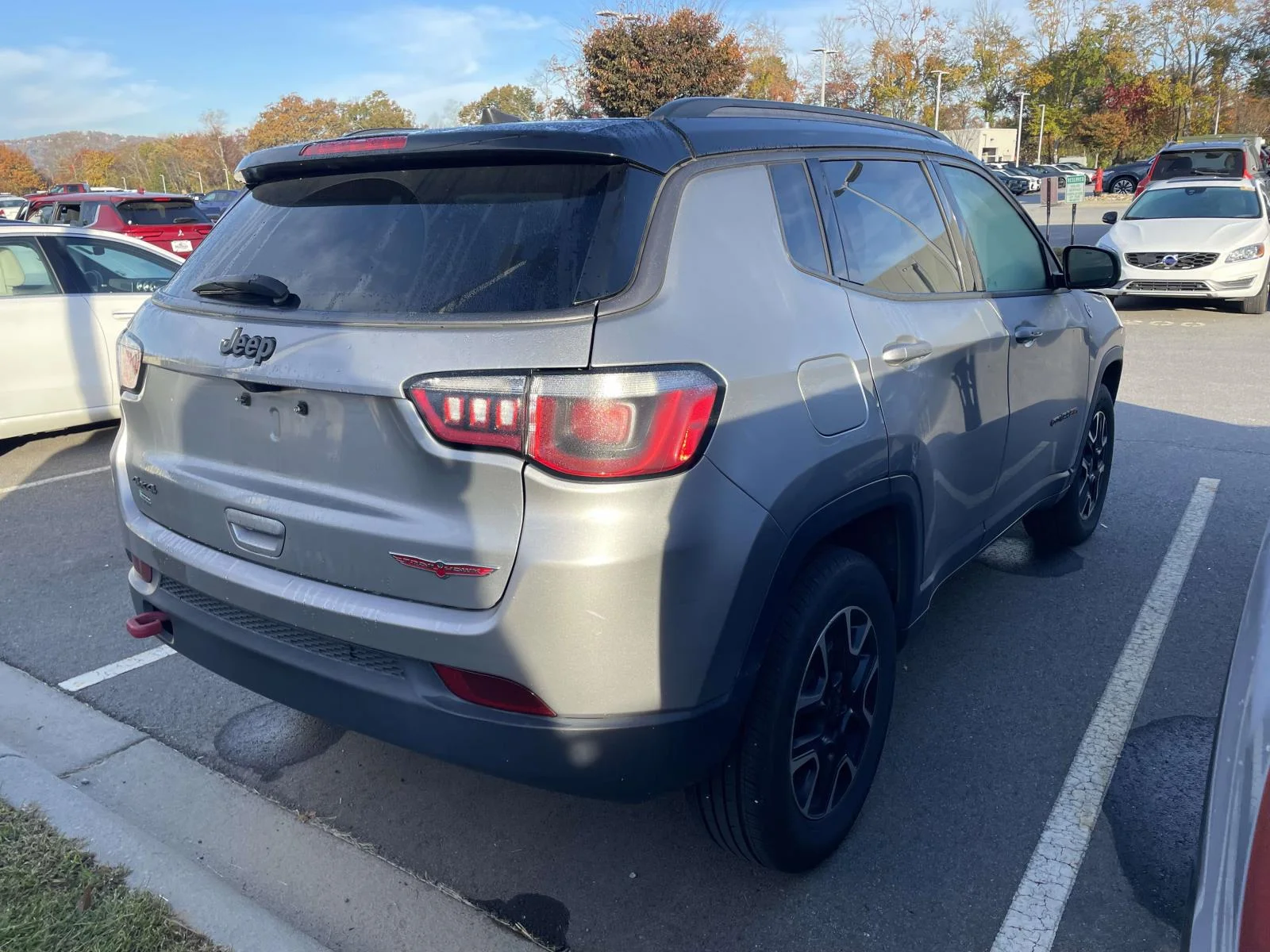Used 2020  Jeep Trailhawk image 4
