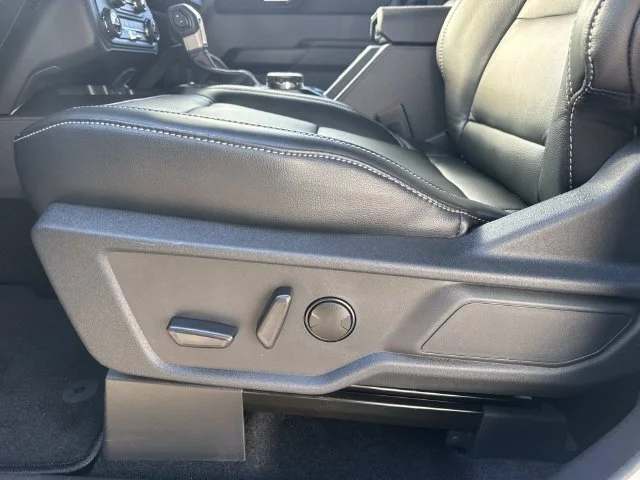New 2026 Avalanche Gray Ford Outer Banks® image 30