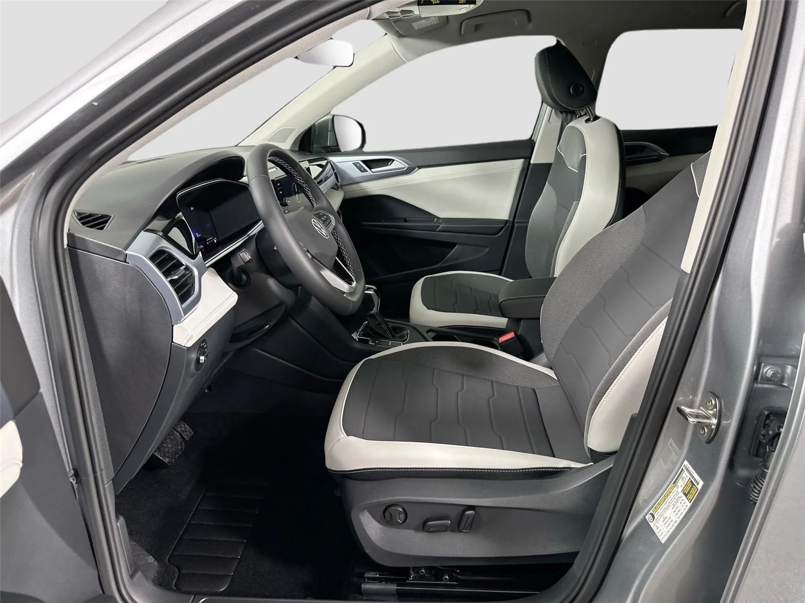 2025 Volkswagen Taos SE - Photo 19