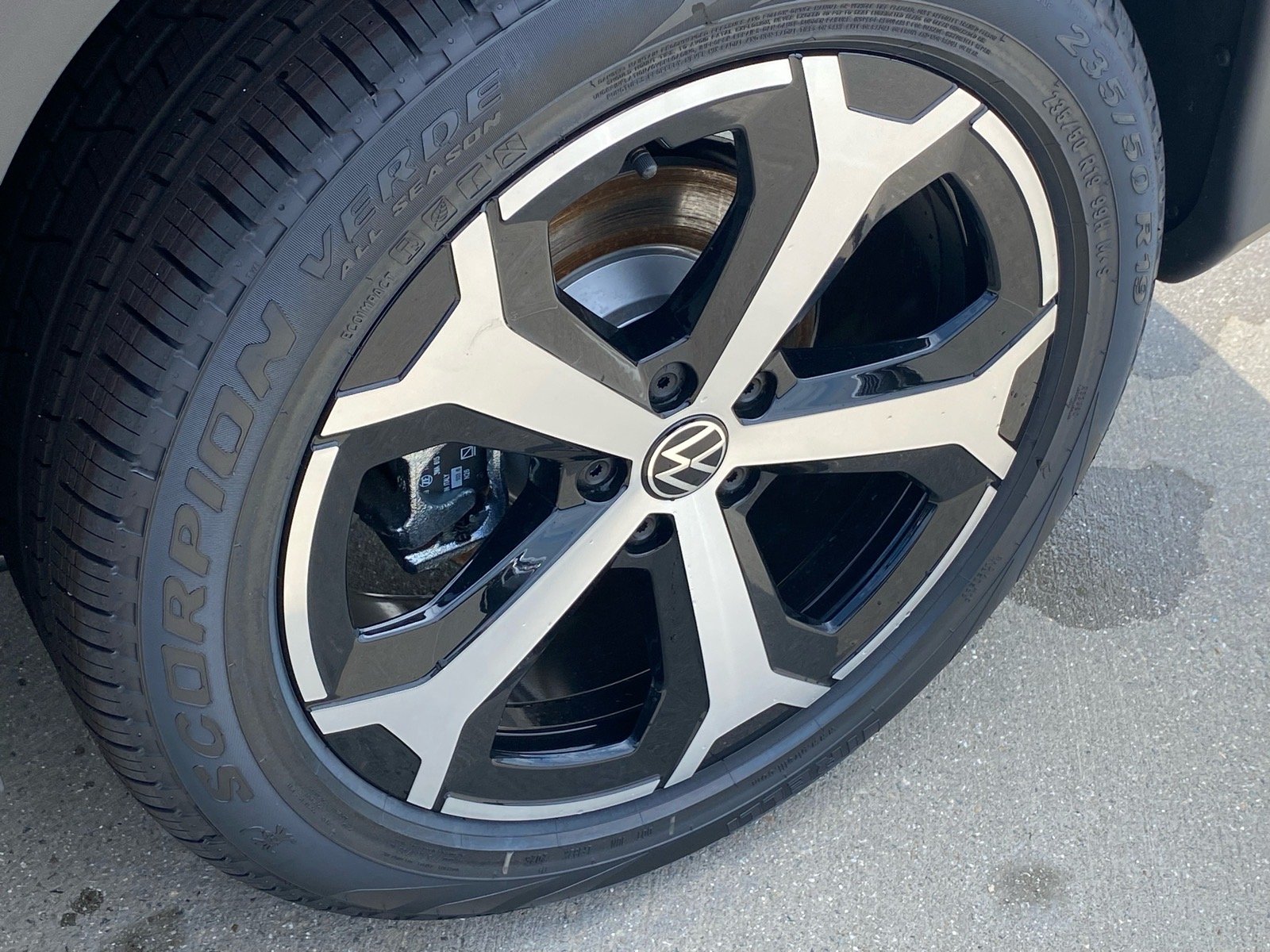 New 2026 Black Volkswagen 2.0T SE image 15