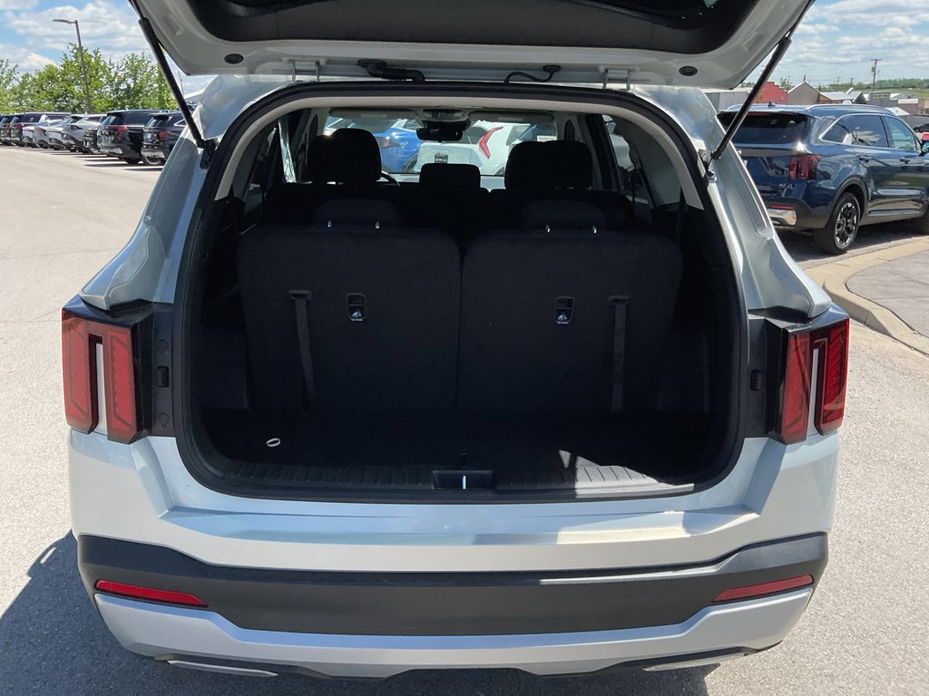 Used 2026 Ivory Silver Kia LX image 18