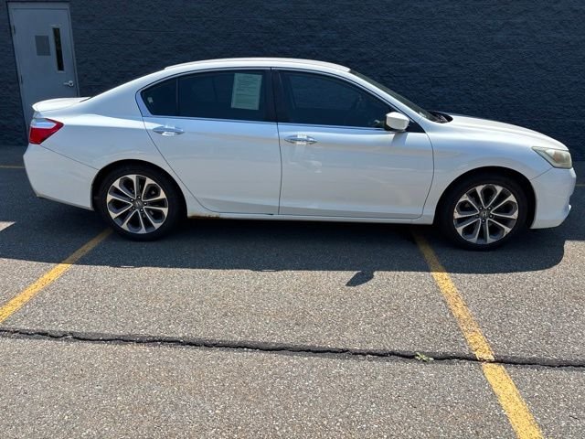 Used 2014 White Honda Sport image 4
