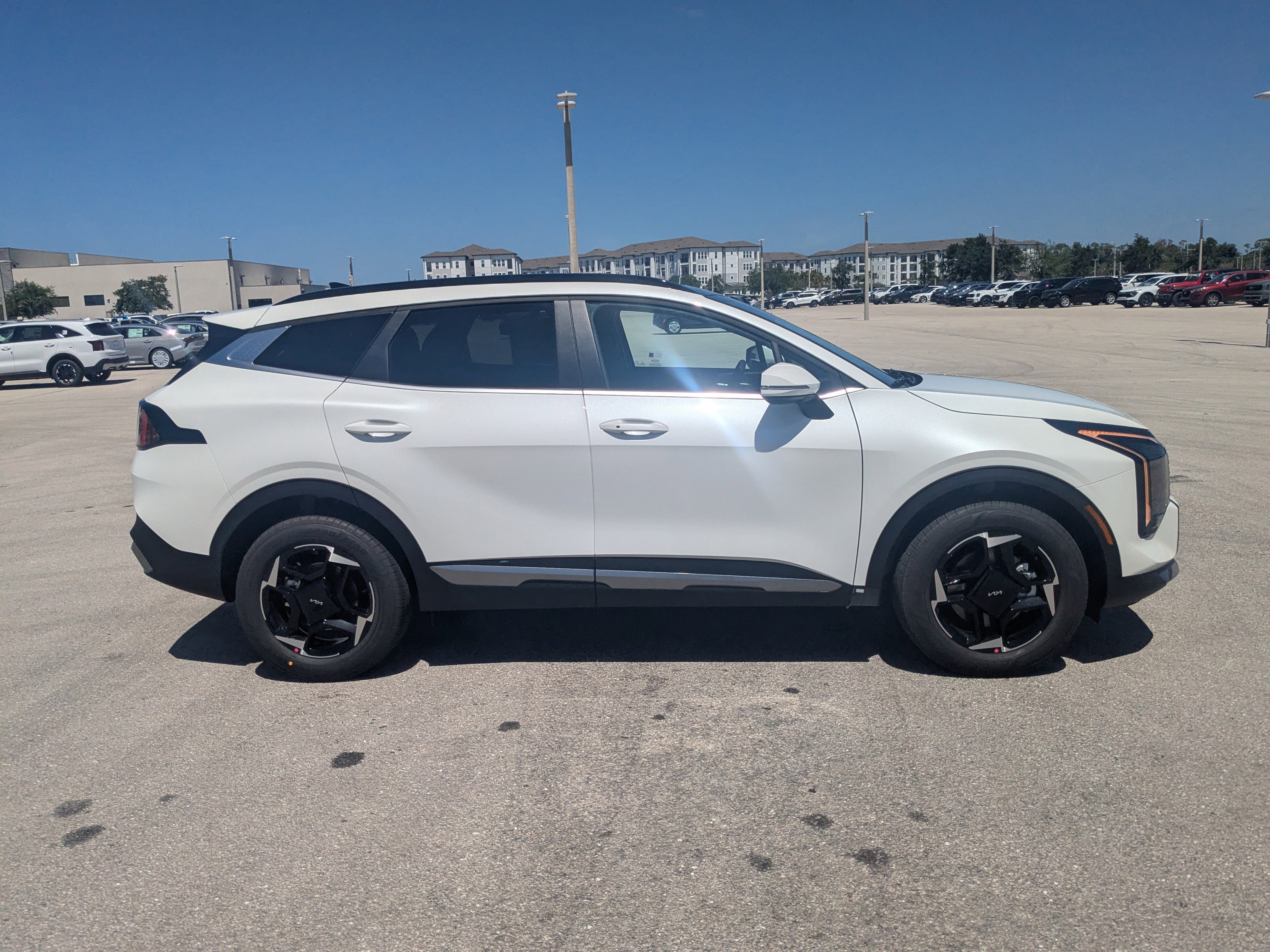 New 2026 Snow White Pearl Kia EX image 4