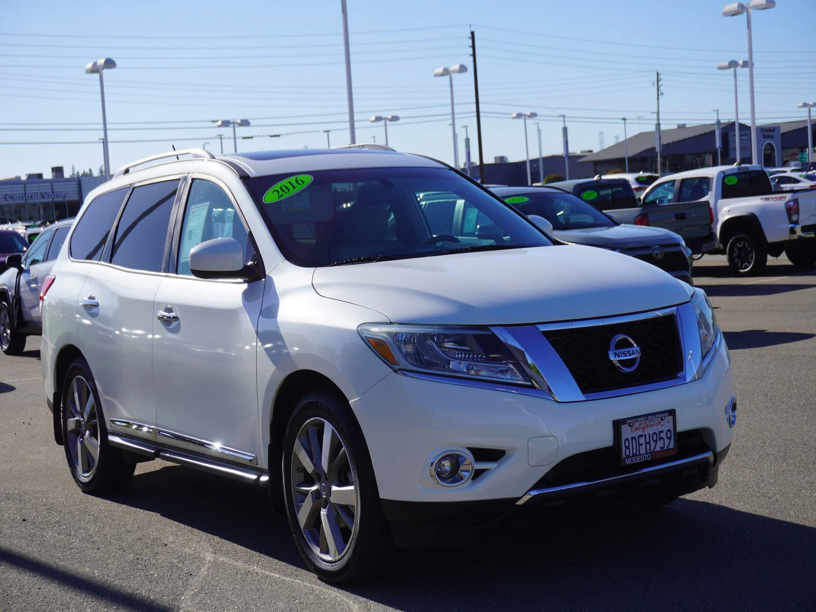 Used 2016 Pearl White Nissan Platinum image 1