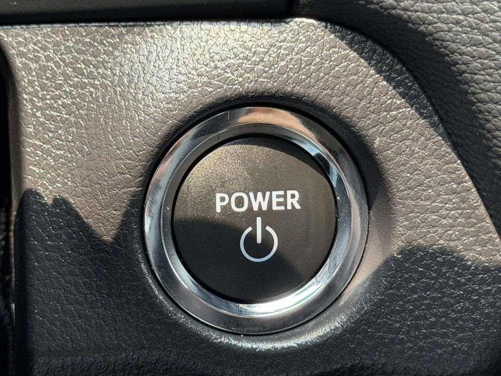 Certified Used 2025  Toyota XLE Premium image 8