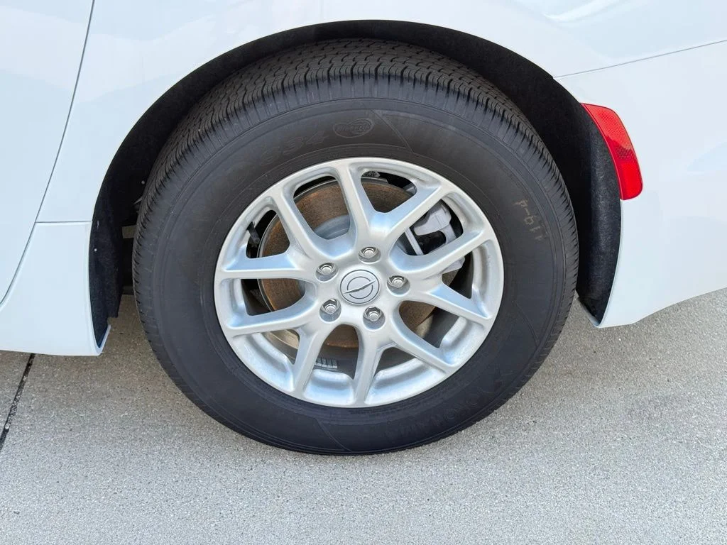 2025 Chrysler Pacifica Select - Photo 11