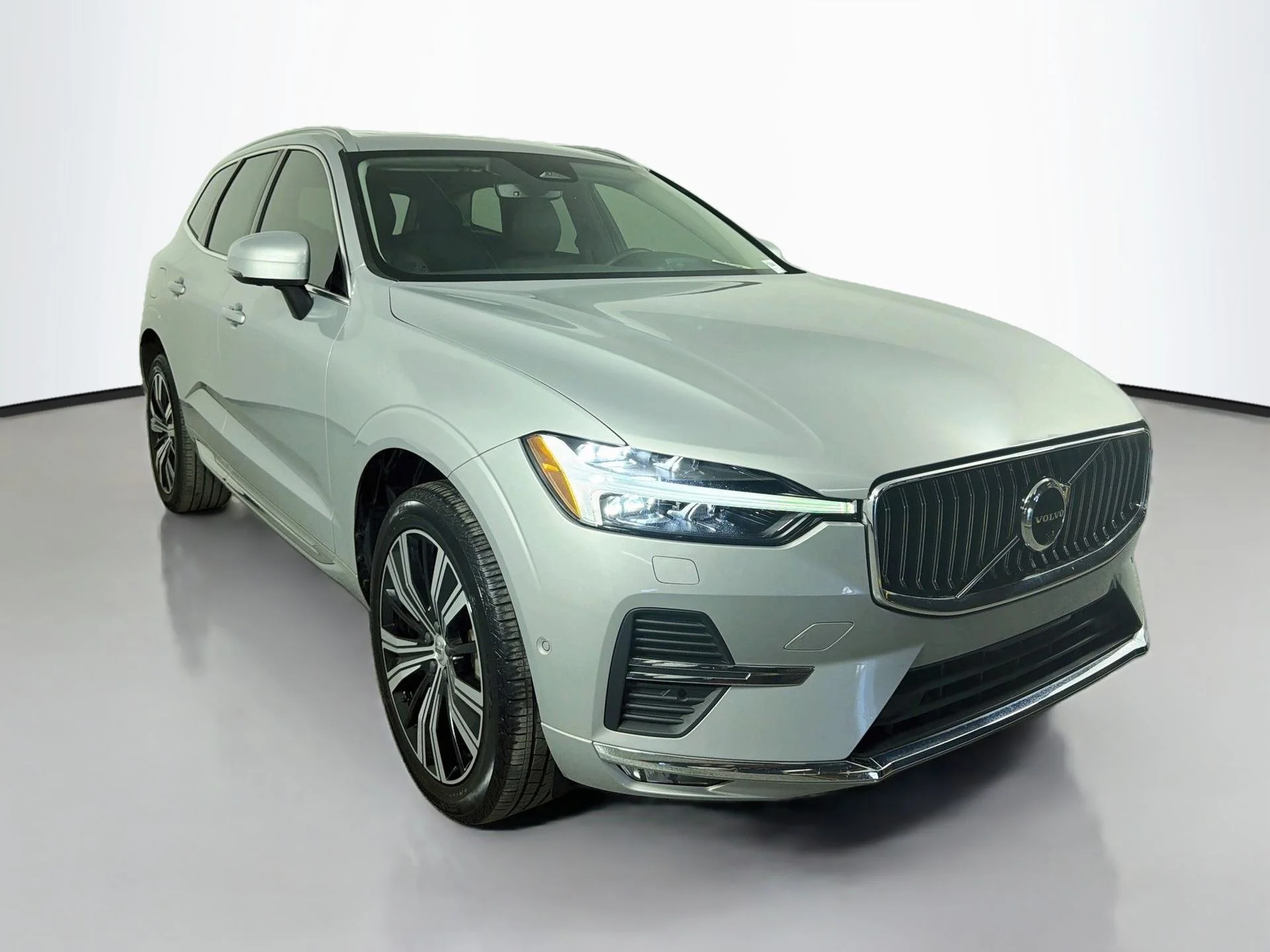 Certified Used 2023 Silver Dawn Volvo Plus image 3