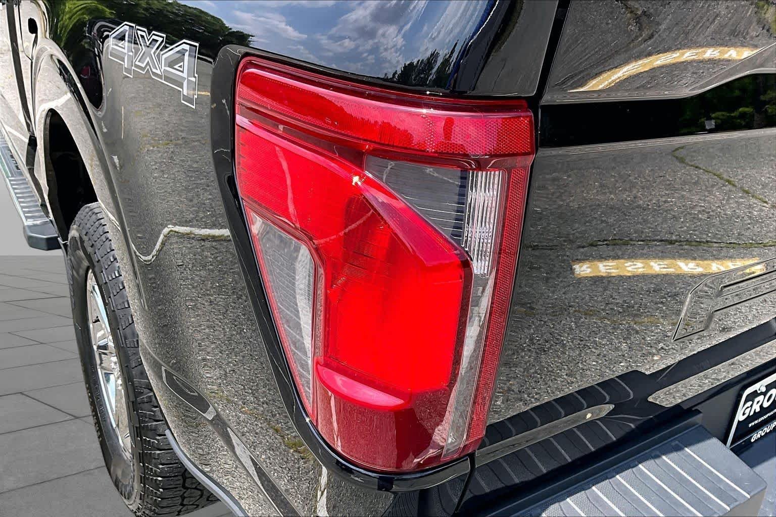 Used 2025 Agate Black Metallic Ford XLT image 28